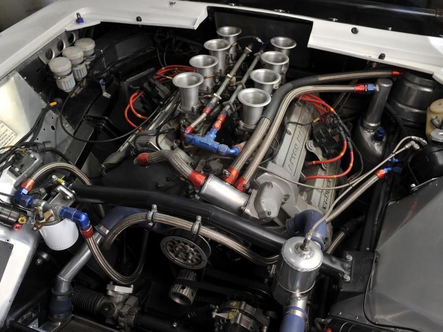 Моторный отсек Aston Martin DBS V8 GTP Muncher (RHAM/1) 1970 года  (фото 2 из 14)